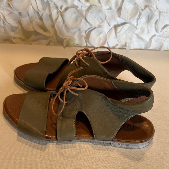 Bueno Olive Green Leather Lace-Up Sandals with Brown Footbed - Picture 2 of 4